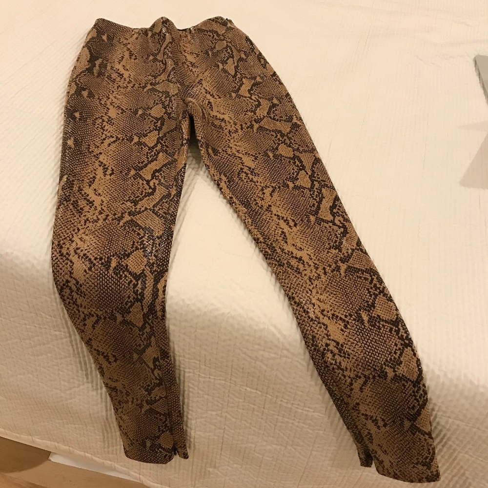 NWT Sold Out Zara Animal Print Coated Leggings XS